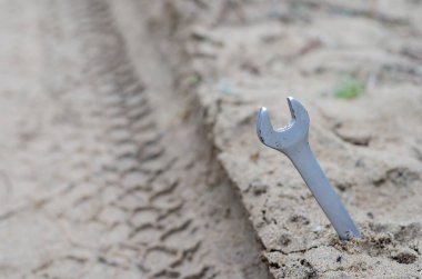 The carriage key stands on the side of the road.