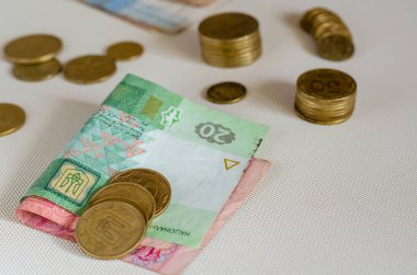 Işık masasında Ukrayna hryvnia 'sı. 