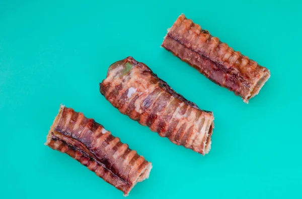 Τρία Αποξηραμένα Tracheas Βοείου Κρέατος Φυσικό Μάσημα Λιχουδιές Για Σκύλους — Φωτογραφία Αρχείου