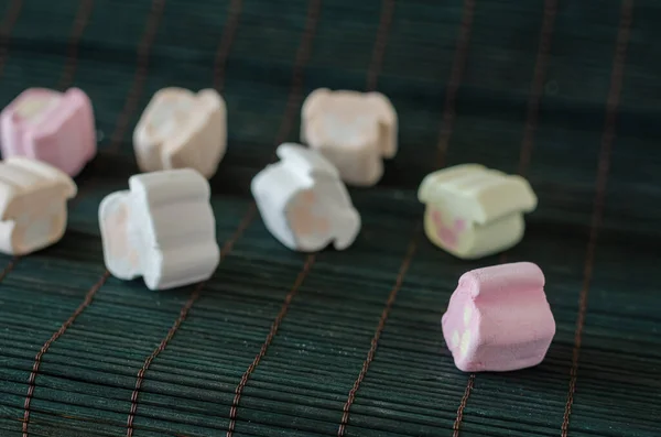 Colorful Marshmallows Dark Background Group Marshmallows Bamboo Substrate Close Selective — Stock Photo, Image