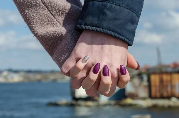 Hands Woven Guy Girl Holding Hands Meeting Teenagers Love River — Stock Photo, Image