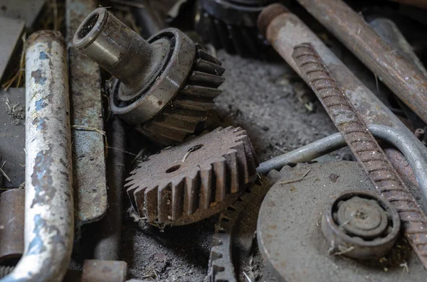 Rusty Metal Gears Lie Chaotically Old Gears Bearings Pipes Close — Stock Photo, Image