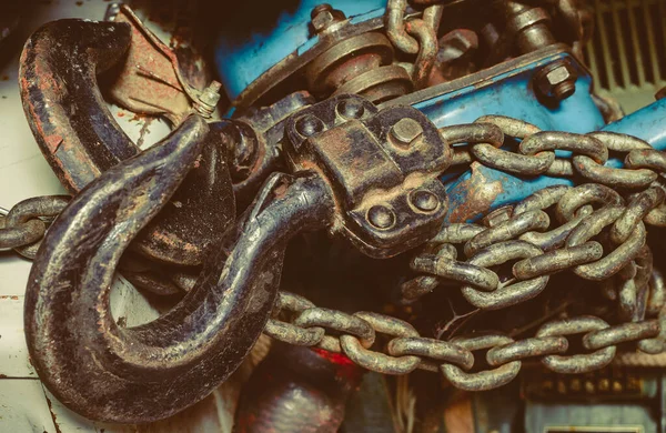 Sun Illuminates Old Hand Hoist Rusty Hand Tool Lies Workbench — Stock Photo, Image