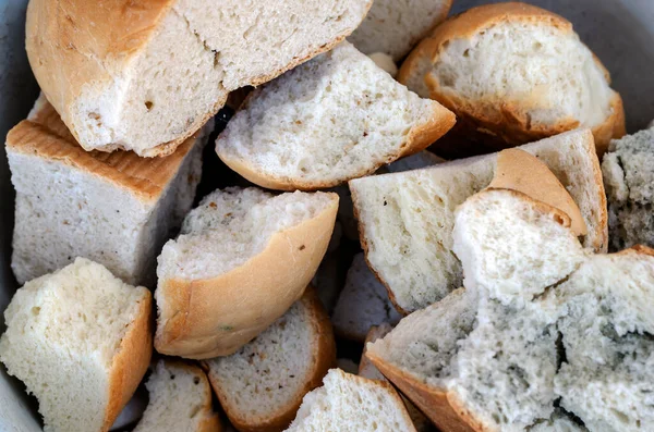 Fondo Pan Mohoso Trozos Grandes Pan Blanco Con Rastros Moho — Foto de Stock