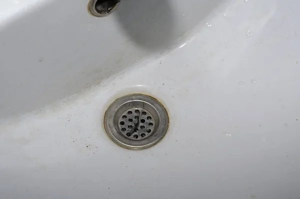 Dirty Ceramic Sink Motel Detailed Shot Shell Dirt Sand Hair — Stock Photo, Image