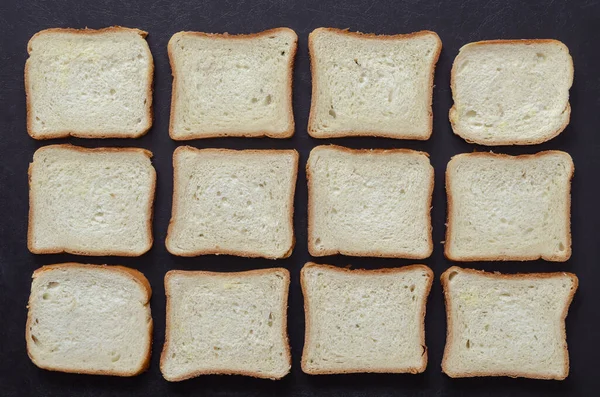 Toast Brood Achtergrond Twaalf Sneetjes Gesneden Brood Een Zwarte Textuur — Stockfoto