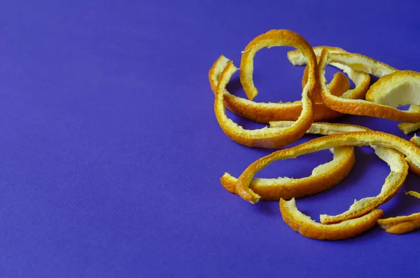 Cáscara Delgada Primer Plano Naranja Grupo Tiras Cáscara Naranja Azul —  Fotos de Stock