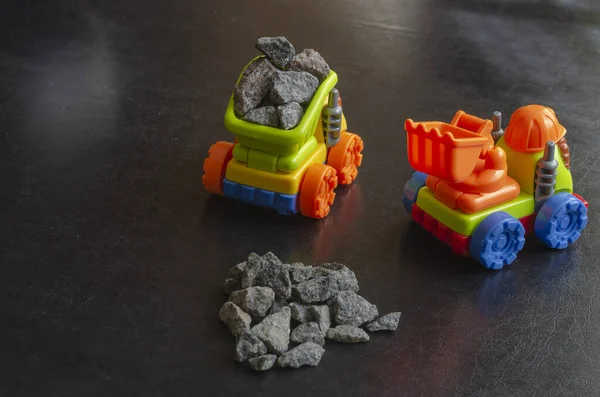 Caminhões Brinquedos Plásticos Uma Escavadora Carro Brinquedo Carrega Escombros Balde — Fotografia de Stock