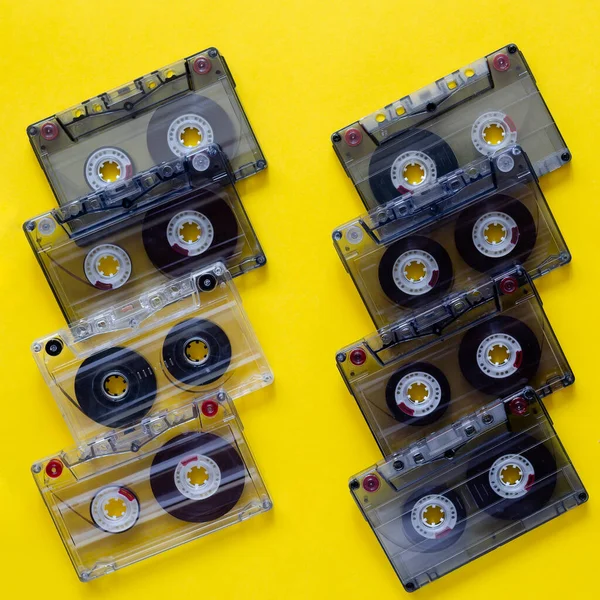 Sbírka Starých Audio Kazet Žlutém Pozadí Kolekce Oblíbené Hudby Starých — Stock fotografie
