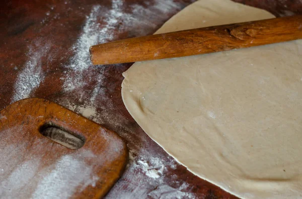 Pâte Finement Roulée Pour Les Boulettes Viande Sur Table Cuisine — Photo