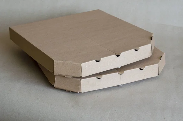 Scatole Cartone Pizza Primo Piano Due Scatole Marroni Chiuse Una — Foto Stock