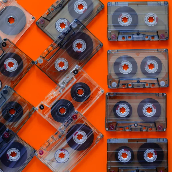 Kreativní Barevné Pozadí Zvukovými Kazetami Skupina Plastových Kazet Hudebními Nahrávkami — Stock fotografie