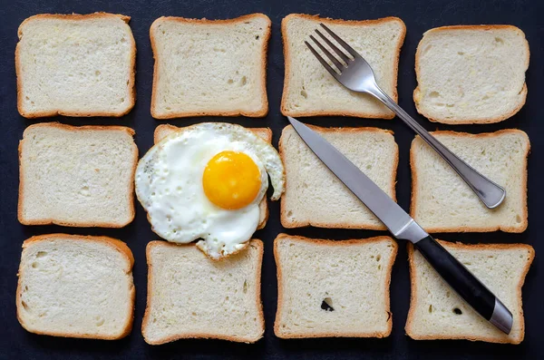 Creative Background Fried Egg Toast Bread Single Fried Chicken Egg — Stock Photo, Image