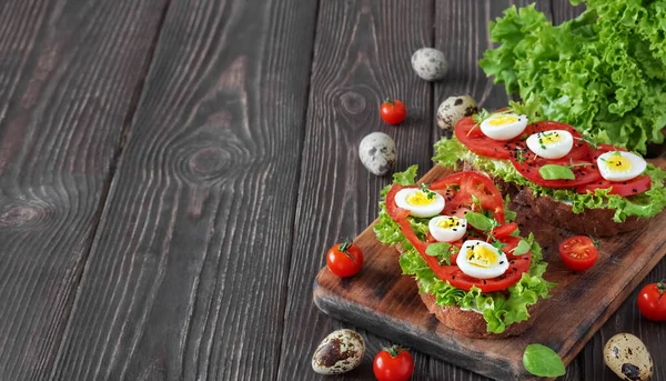 Dos Bocadillos Aguacate Pan Ciabatta Hechos Con Aguacates Frescos Rodajas — Foto de Stock