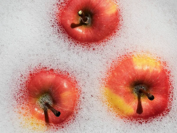 Appels Wassen Een Kopje Met Schuim Aankoop Bovenaanzicht Fruit Aankoop — Stockfoto