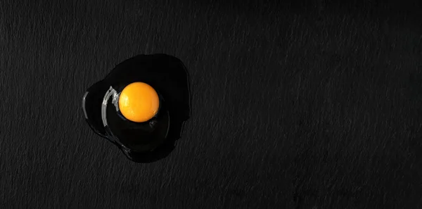 Fresh Raw Chicken Egg Broken Dark Stone Background Top View — Stock Photo, Image