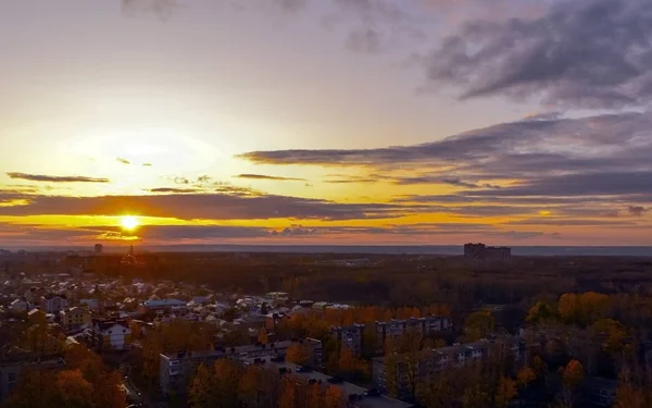 从乌里扬诺夫斯基市的高处俯瞰全景 — 图库照片