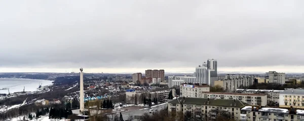 Ulyanovski şehrinin yükseklerinden Panorama. Rusya