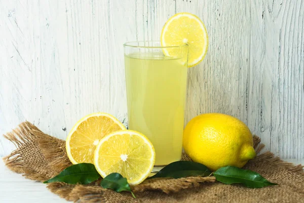 Glass Lemon Juice Lemons White Wooden Background Vitamin Drink — Stock Photo, Image