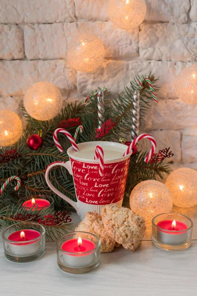 Una Taza Leche Con Caramelos Navidad Galletas Coco Fondo Las —  Fotos de Stock