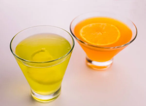 Limonade Gemaakt Van Citroen Sinaasappel Een Witte Achtergrond Citrusdrank Bovenaanzicht — Stockfoto