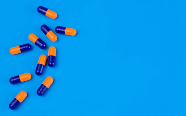 Kapszula Tabletták Világoskék Háttérrel Fénymásolási Hely — Stock Fotó