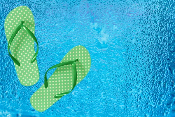 Скляному Фоні Краплями Води Переверніть Плями Зеленого Кольору Концепції Літнього — стокове фото