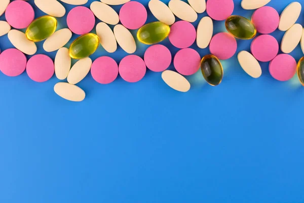 Blauwe Achtergrond Gemaakt Van Pillen Capsules Kopieerruimte — Stockfoto