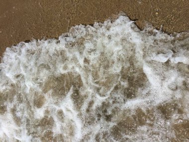 Kıyı şeridi, köpük dalga