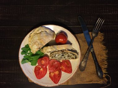 Strudel mantar ve tavuk.