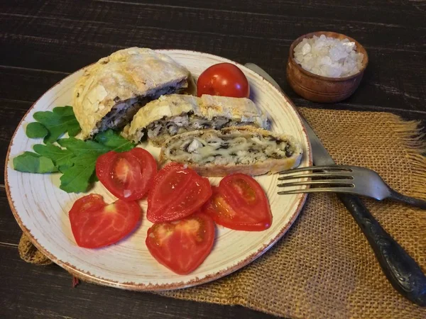 Strudel mantar ve tavuk. — Stok fotoğraf