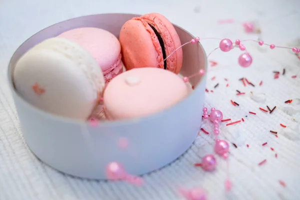 Pastel macaroons in a white deep paper bowl — Stock Photo, Image