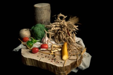 Bir sopa alanının o girerken tahta arka plan ile rustik tarzda füme suluguni