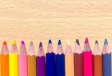 Mulicolor pencilson bir tablo