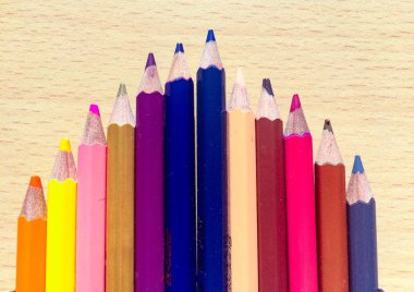 Mulicolor pencilson bir tablo