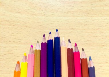 Mulicolor pencilson bir tablo