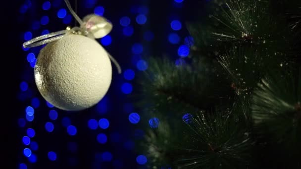 蓝色背景的新年树球 — 图库视频影像