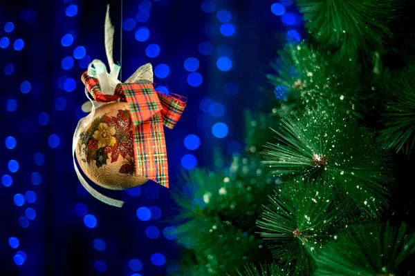Zelfgemaakte Vintage Kerstbal Rollen Lucht Buurt Van Newyears Tree — Stockfoto