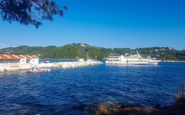 スキアトスを参照 水辺からの風景 — ストック写真