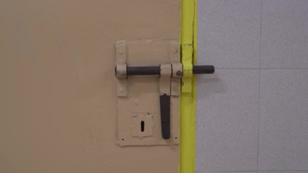 Metal lock on the door of the prison cell. focus slowly leaves the door lock — Stok video