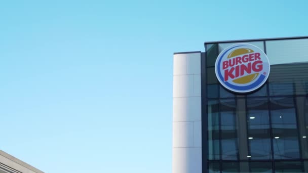 Façade du restaurant Burger King dans le centre commercial "Glories" à Barcelone — Video