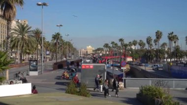 Kışın güneşli bir günde Barcelona 'nın panoramik manzarası.