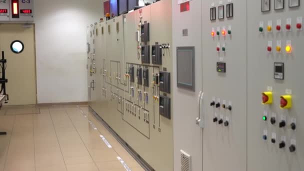 Control panel on the incinerator to monitor the process of recycling — Stock Video