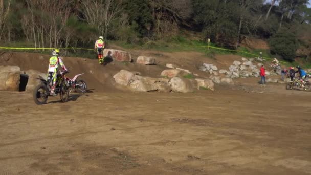 Panoramatický pohled na motodrom pro mototriální soutěže. — Stock video