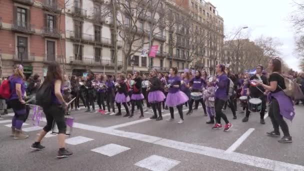 Parade kaum feminis untuk hak-hak kaum wanita. feminisme — Stok Video