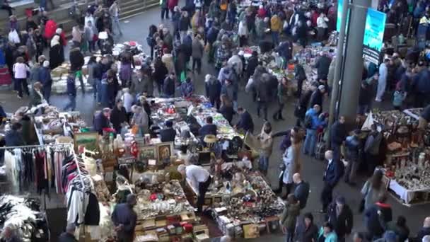 Multidão de pessoas no mercado. grandes multidões — Vídeo de Stock