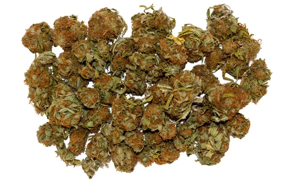 Mirando hacia abajo a una pila muy grande de brotes de marihuana con brillante — Foto de Stock