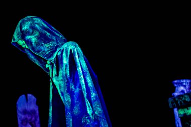 Mezarlıkta yürüyen Ölüm Hayaleti