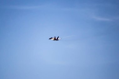 Rcaff Cf-18, Bcatp boyasıyla tek başına hava tatbikatı yapıyor. 