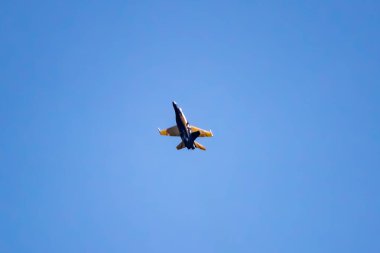 Rcaff Cf-18, Bcatp boyasıyla tek başına hava tatbikatı yapıyor. 